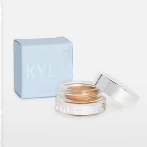 Kylie slay bells cream shadow